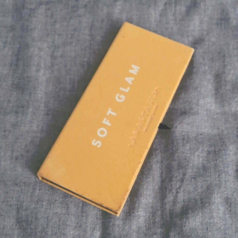 Anastasia soft glam eyeshadow palette